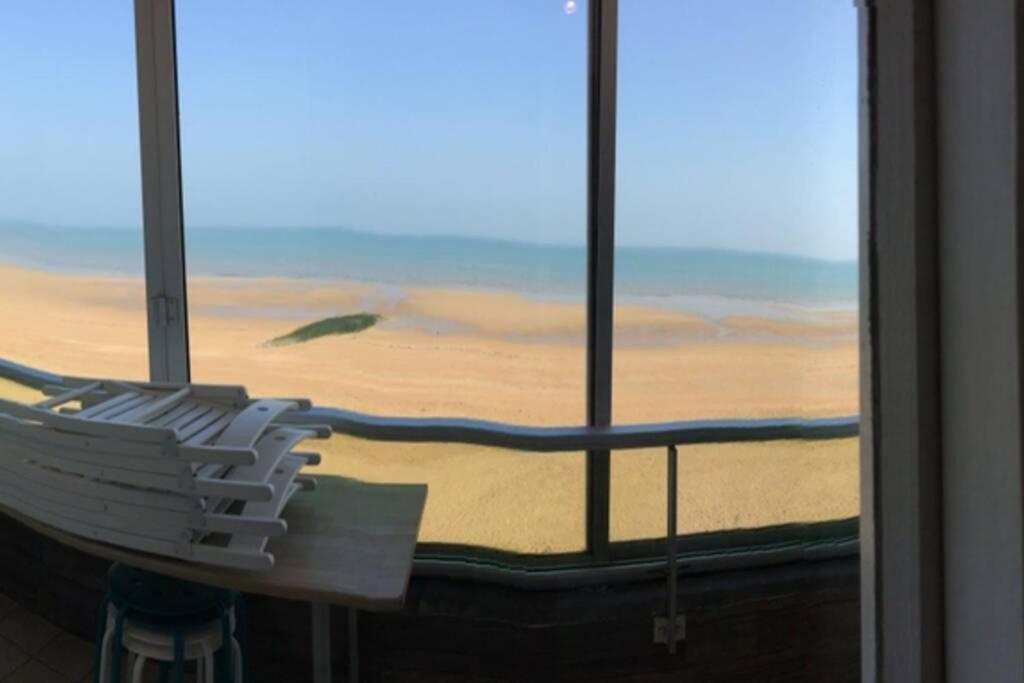Appartement T2 Avec Vue Sur Mer Directe ! Courseulles-sur-Mer Bagian luar foto